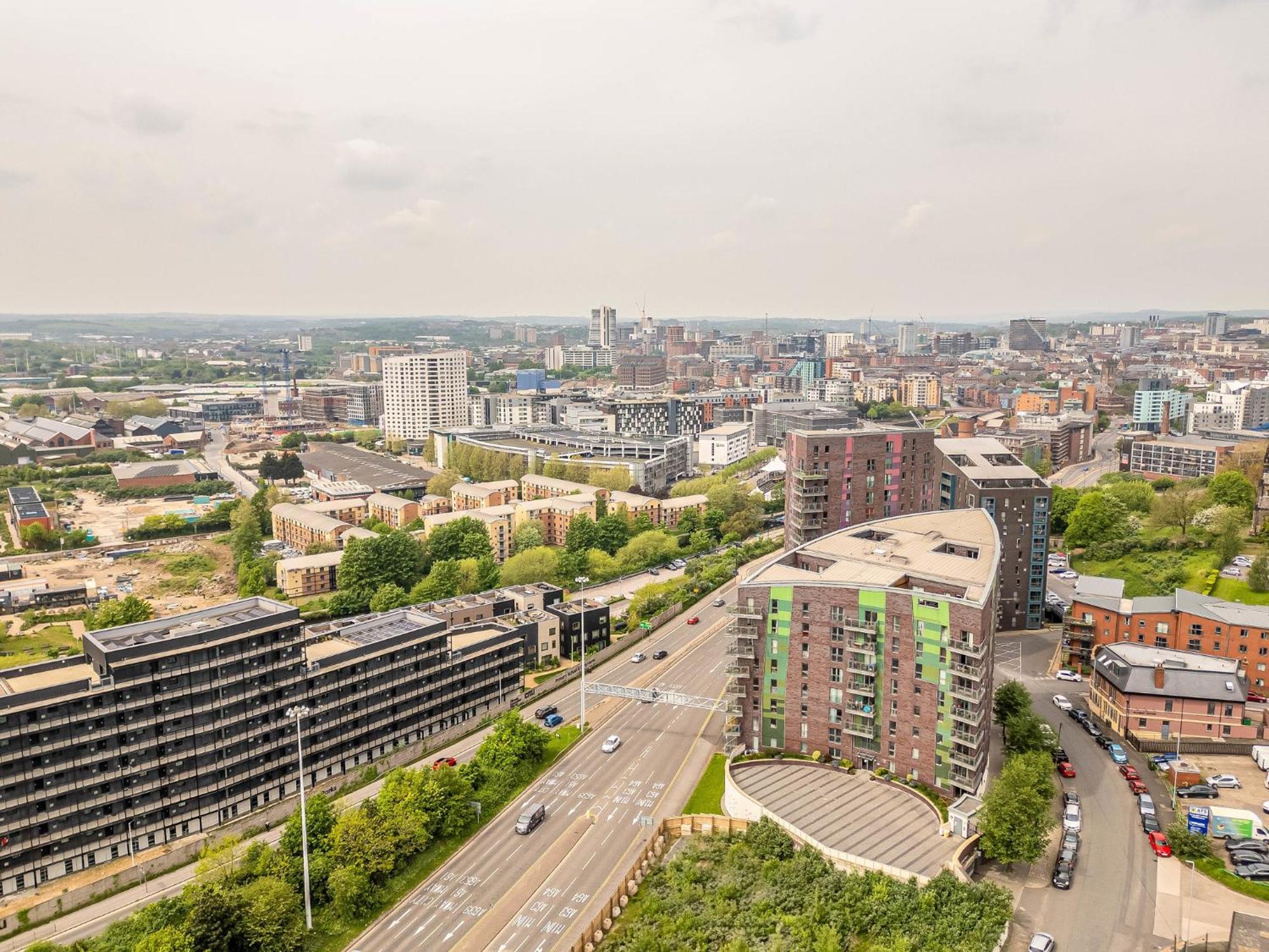 Avenues Apartment Leeds  Exterior photo