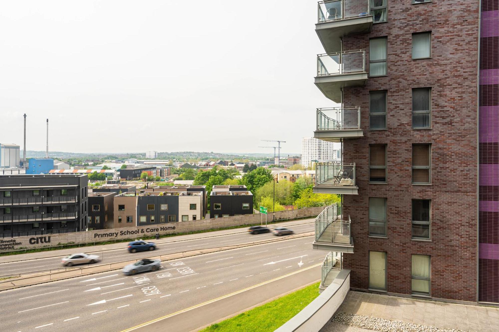 Avenues Apartment Leeds  Exterior photo
